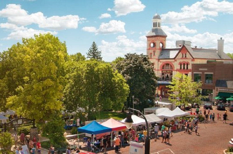 Music at the Market on the historic Woodstock Square with the Woodstock Farmers Market.