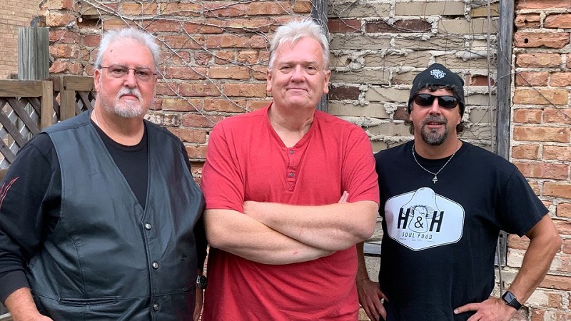 Bad Penny is an acoustic trio based in the northwest suburbs of Chicago. They have fast become one of the most popular performing groups at the Woodstock Farmers Market.