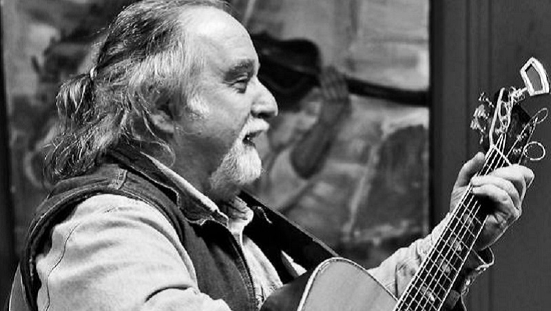 Norm Siegel played with some of Chicago's best singer/songwriters.