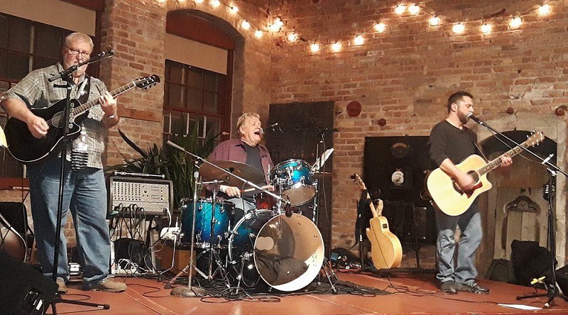Acoustic trio in the Chicagoland area. Members Wayne Destree, Kevin Kelly and Jim Zale honed their chops in local bands such as Goin' South, Axe Grinder and Last Gasp, to name a few.