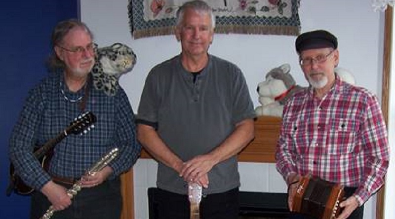 Group includes Neal Brown with acoustic guitars, vocals; Gary Lee Phillips on concert flute, alto flute, Irish bouzouki, tenor banjo, ukuleles, vocals; and Gary Plazyk on hammered dulcimer, Anglo concertinas, hurdy gurdy, didgeridoo, jaw harp, exotic percussion, vocals. Play a variety of music, including American and Celtic, traditional Folk, and classic Jazz.