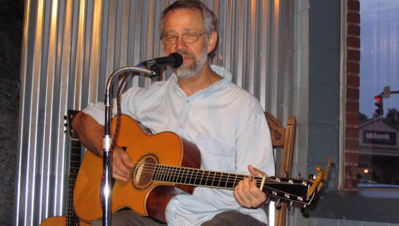 Kent Fishburn plays guitar (occasionally with harmonica mixed in) and sings acoustic folk rock, blues and jazz.