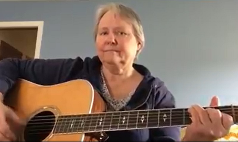 Sharon Arnold's beautiful voice and guitar playing (sometimes ukulele) bring grace to the Folk, Americana, Pop music she performs. 