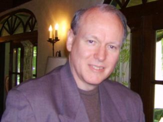 Tom Stevens is an experienced professional composer, pianist and teacher based in the Chicago area.