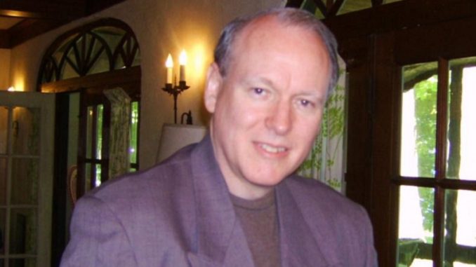 Tom Stevens is an experienced professional composer, pianist and teacher based in the Chicago area.
