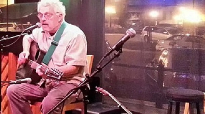 Don Humbertson adds soaring vocals and great guitar playing to Guyz with Bad Eyez but brings it all to you solo for this Music at the Market performance.