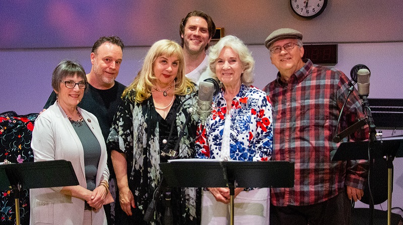 Off Square On Air July 7 Jamie O'Reilly, In Old Chicago. Jamie with ensemble including Marilyn Rea Beyer. Photo credit: Rick Beyer.