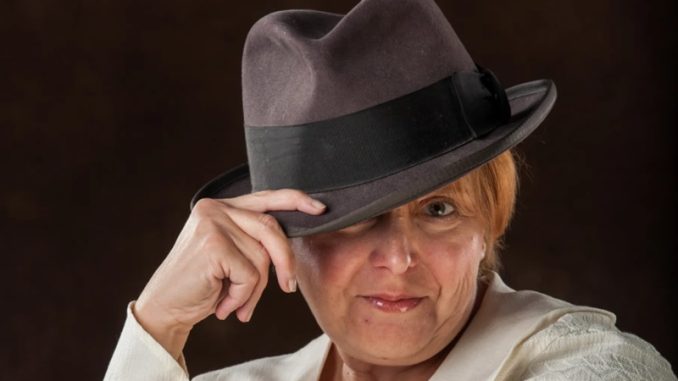 Pam Curtis singing music of the era of the glamorous Hollywood movie musicals.